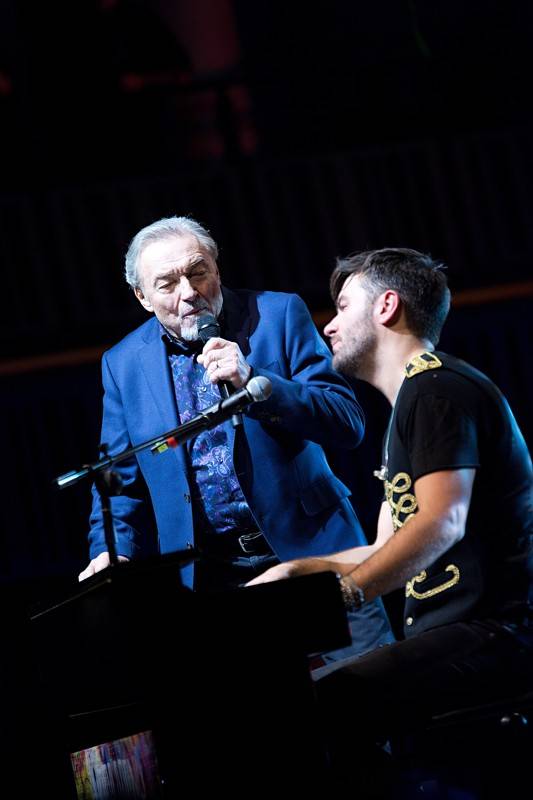 Marek Ztracený přivedl na výroční koncert do Fora Karlín i Karla Gotta