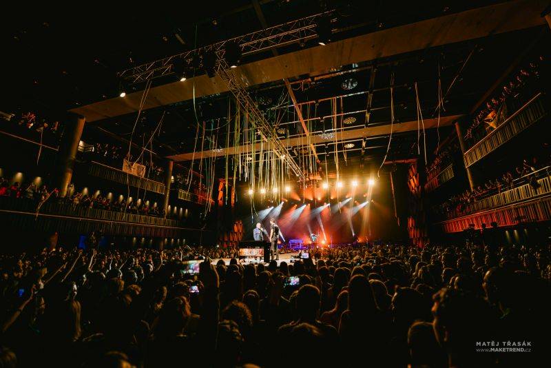 Marek Ztracený oslavoval ve Foru Karlín ve velkém stylu, gratulovali i Karel Gott a Marta Jandová