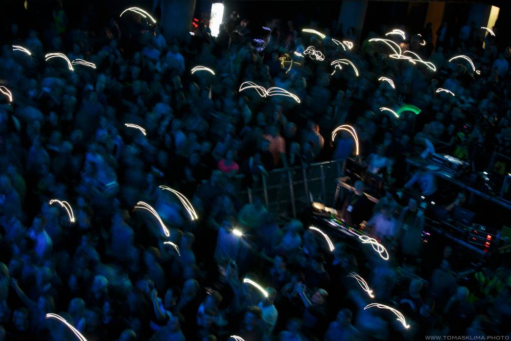 Těžkej Pokondr oslavil ve Foru Karlín 21 let působení, gratulovali Lukáš Pavlásek nebo Martin Dejdar