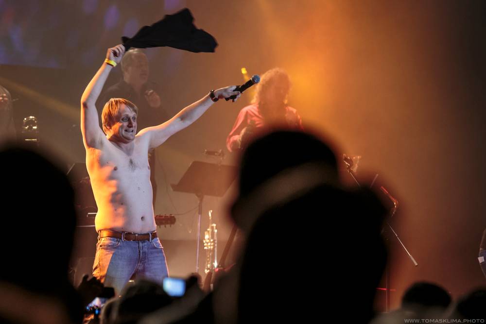 Těžkej Pokondr oslavil ve Foru Karlín 21 let působení, gratulovali Lukáš Pavlásek nebo Martin Dejdar