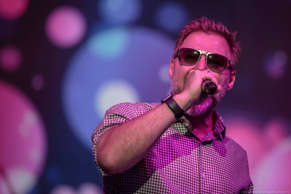 Těžkej Pokondr oslavil ve Foru Karlín 21 let působení, gratulovali Lukáš Pavlásek nebo Martin Dejdar