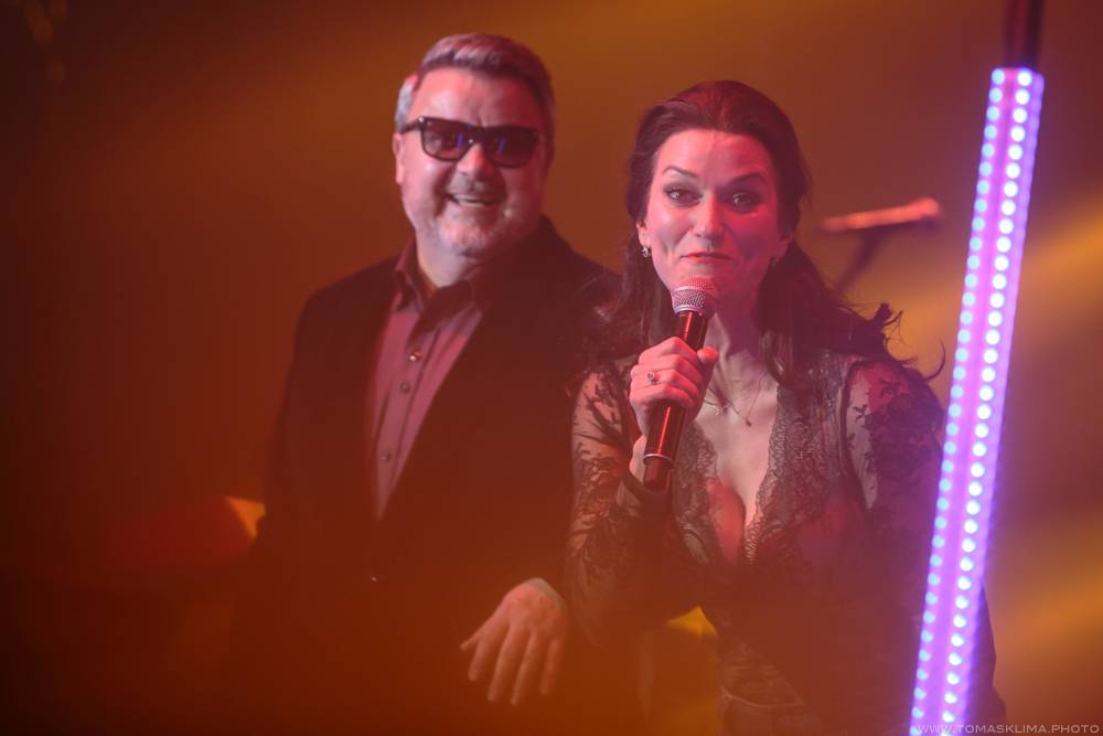 Těžkej Pokondr oslavil ve Foru Karlín 21 let působení, gratulovali Lukáš Pavlásek nebo Martin Dejdar