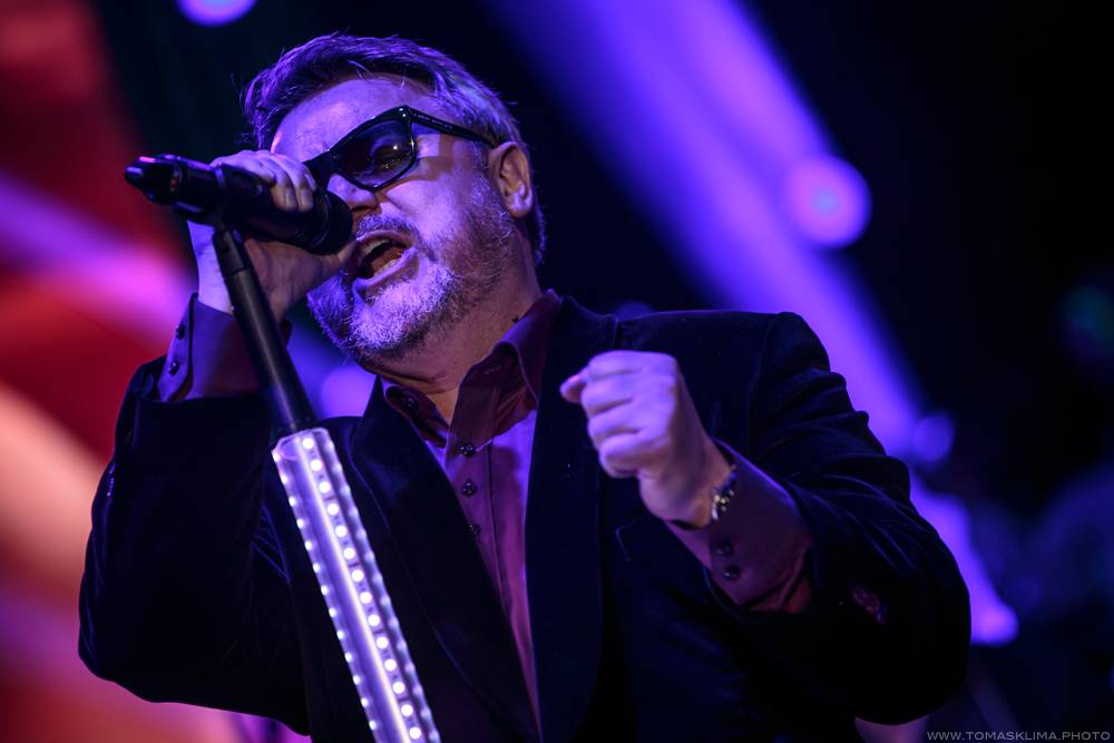 Těžkej Pokondr oslavil ve Foru Karlín 21 let působení, gratulovali Lukáš Pavlásek nebo Martin Dejdar