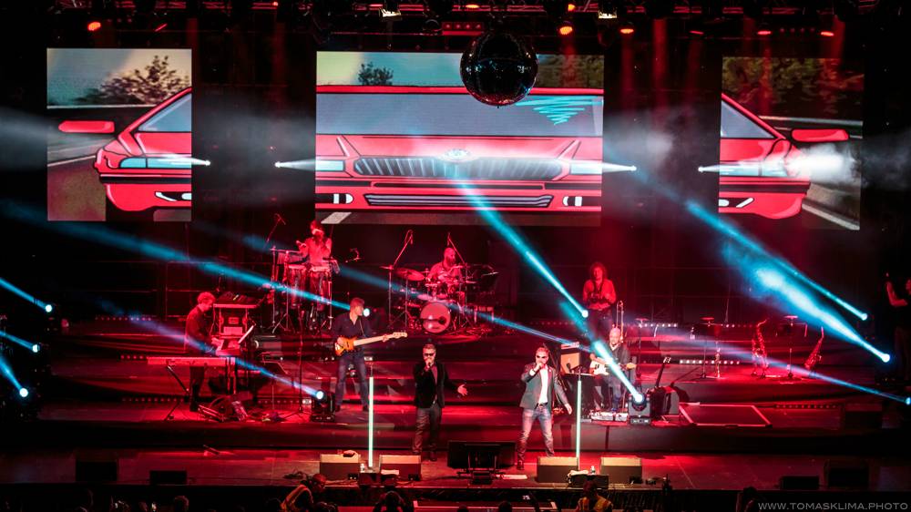 Těžkej Pokondr oslavil ve Foru Karlín 21 let působení, gratulovali Lukáš Pavlásek nebo Martin Dejdar