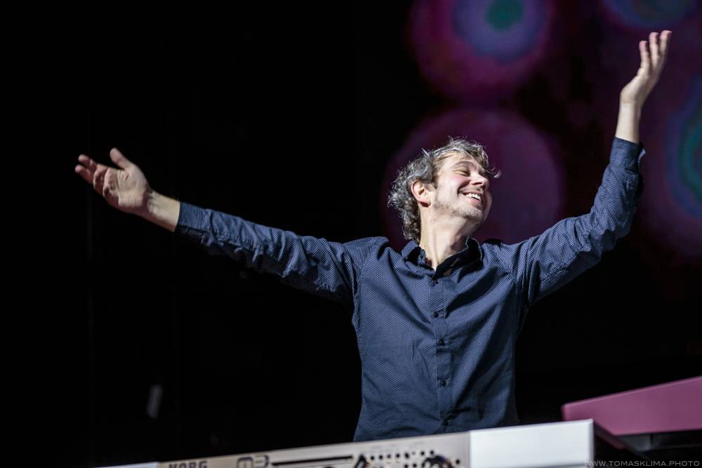 Těžkej Pokondr oslavil ve Foru Karlín 21 let působení, gratulovali Lukáš Pavlásek nebo Martin Dejdar