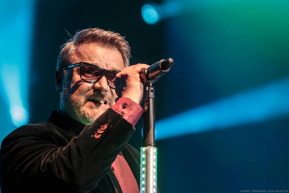 Těžkej Pokondr oslavil ve Foru Karlín 21 let působení, gratulovali Lukáš Pavlásek nebo Martin Dejdar