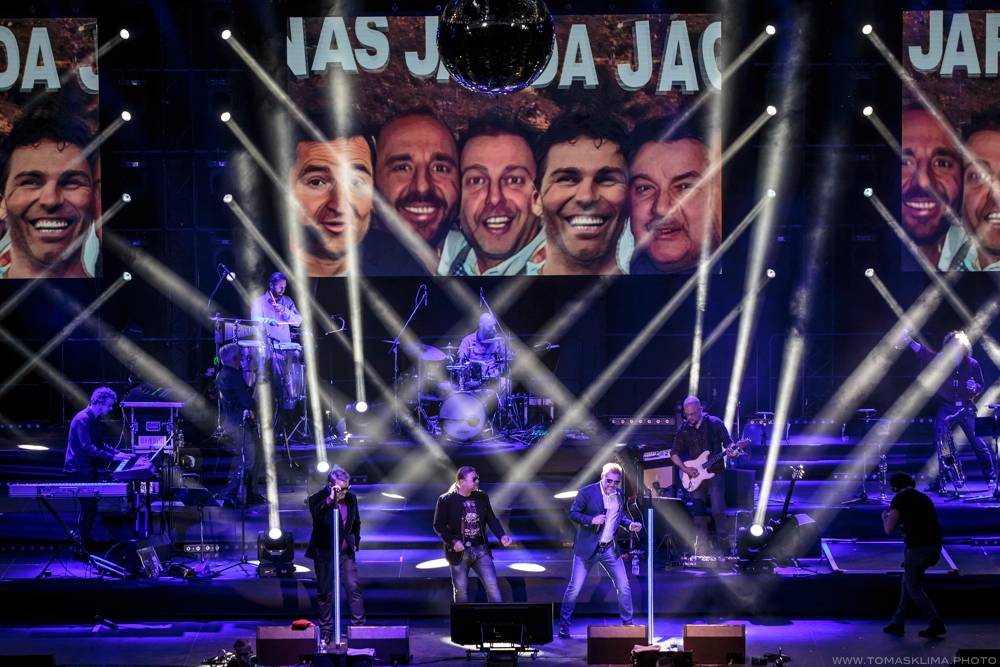 Těžkej Pokondr oslavil ve Foru Karlín 21 let působení, gratulovali Lukáš Pavlásek nebo Martin Dejdar