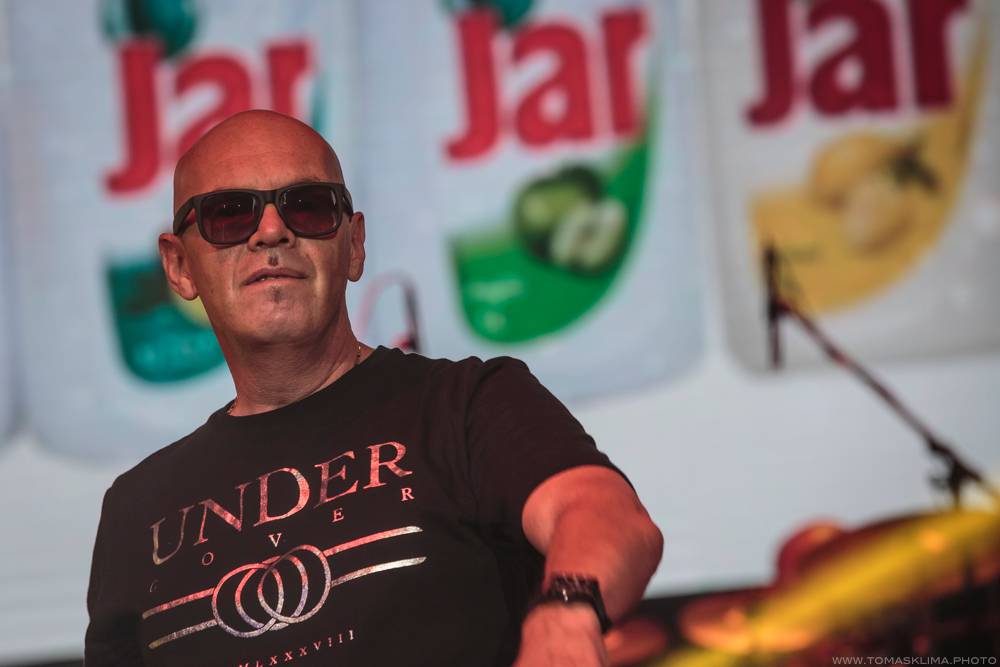 Těžkej Pokondr oslavil ve Foru Karlín 21 let působení, gratulovali Lukáš Pavlásek nebo Martin Dejdar