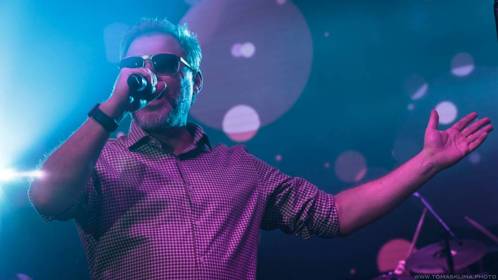 Těžkej Pokondr oslavil ve Foru Karlín 21 let působení, gratulovali Lukáš Pavlásek nebo Martin Dejdar