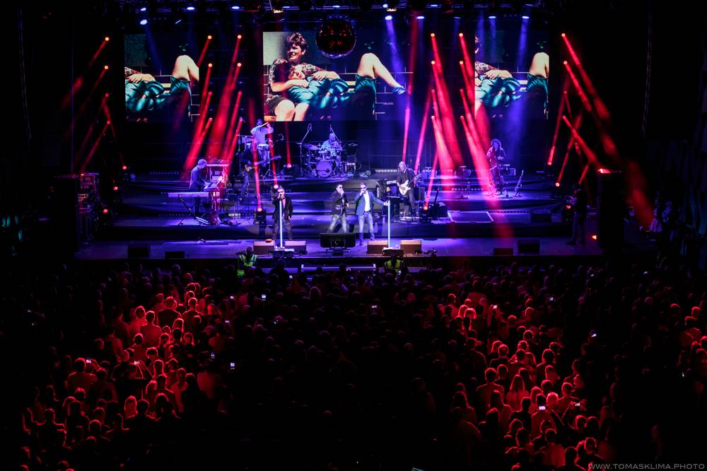 Těžkej Pokondr oslavil ve Foru Karlín 21 let působení, gratulovali Lukáš Pavlásek nebo Martin Dejdar