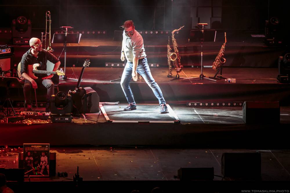 Těžkej Pokondr oslavil ve Foru Karlín 21 let působení, gratulovali Lukáš Pavlásek nebo Martin Dejdar