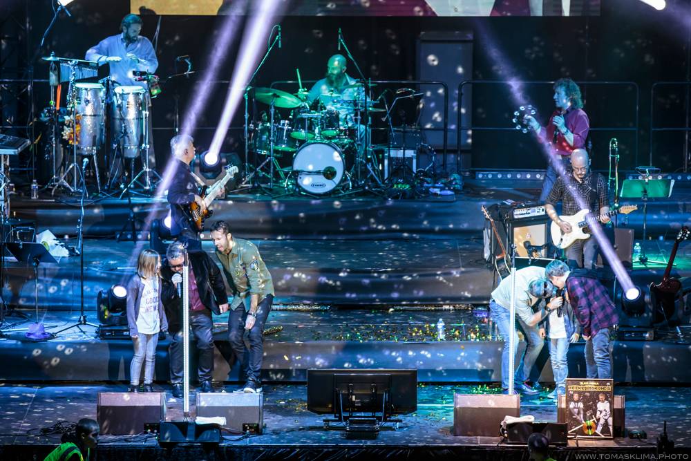 Těžkej Pokondr oslavil ve Foru Karlín 21 let působení, gratulovali Lukáš Pavlásek nebo Martin Dejdar