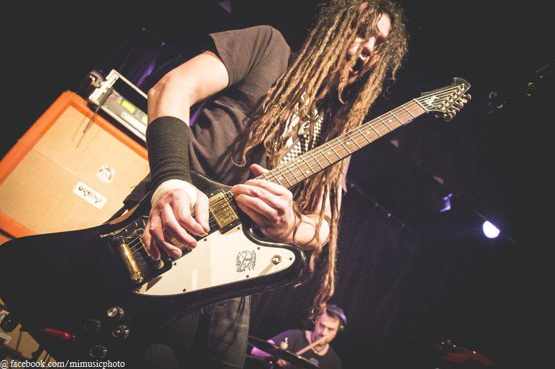 Kurtizány z 25. Avenue předvedli divokou rockovou show v Malostranské besedě