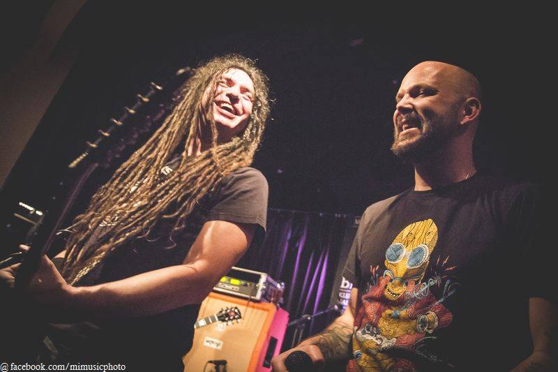 Kurtizány z 25. Avenue předvedli divokou rockovou show v Malostranské besedě