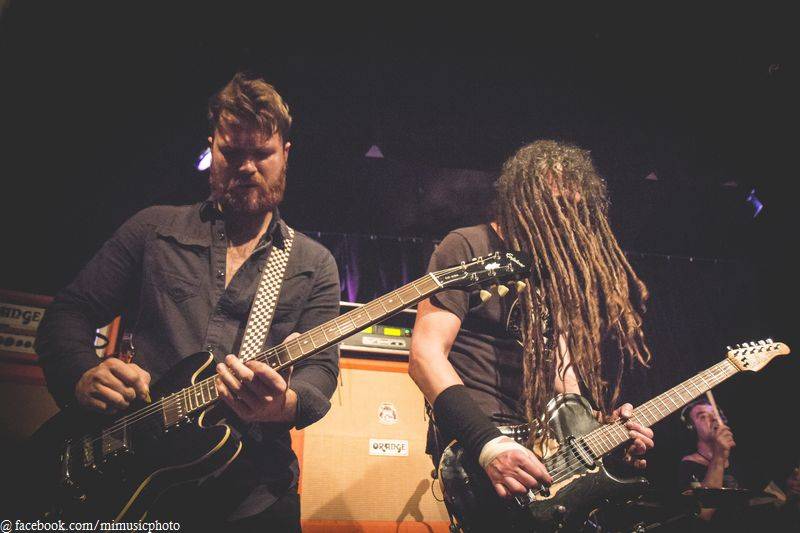 Kurtizány z 25. Avenue předvedli divokou rockovou show v Malostranské besedě