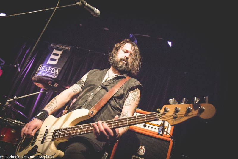 Kurtizány z 25. Avenue předvedli divokou rockovou show v Malostranské besedě