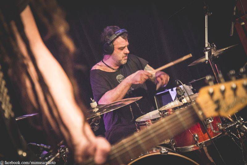 Kurtizány z 25. Avenue předvedli divokou rockovou show v Malostranské besedě