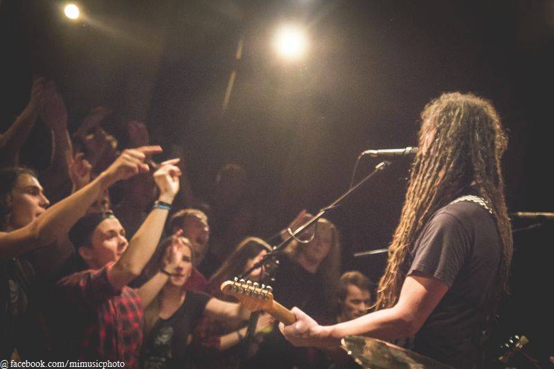 Kurtizány z 25. Avenue předvedli divokou rockovou show v Malostranské besedě