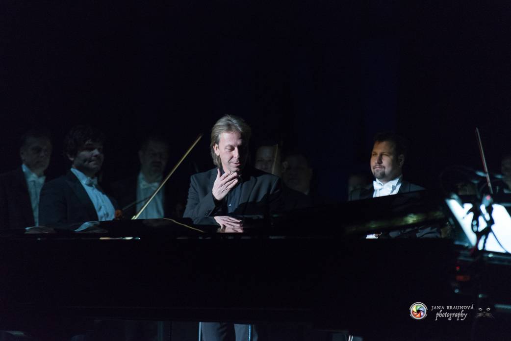 Aneta Langerová se Symfonickým orchestrem Českého rozhlasu rozněžnila Forum Karlín 