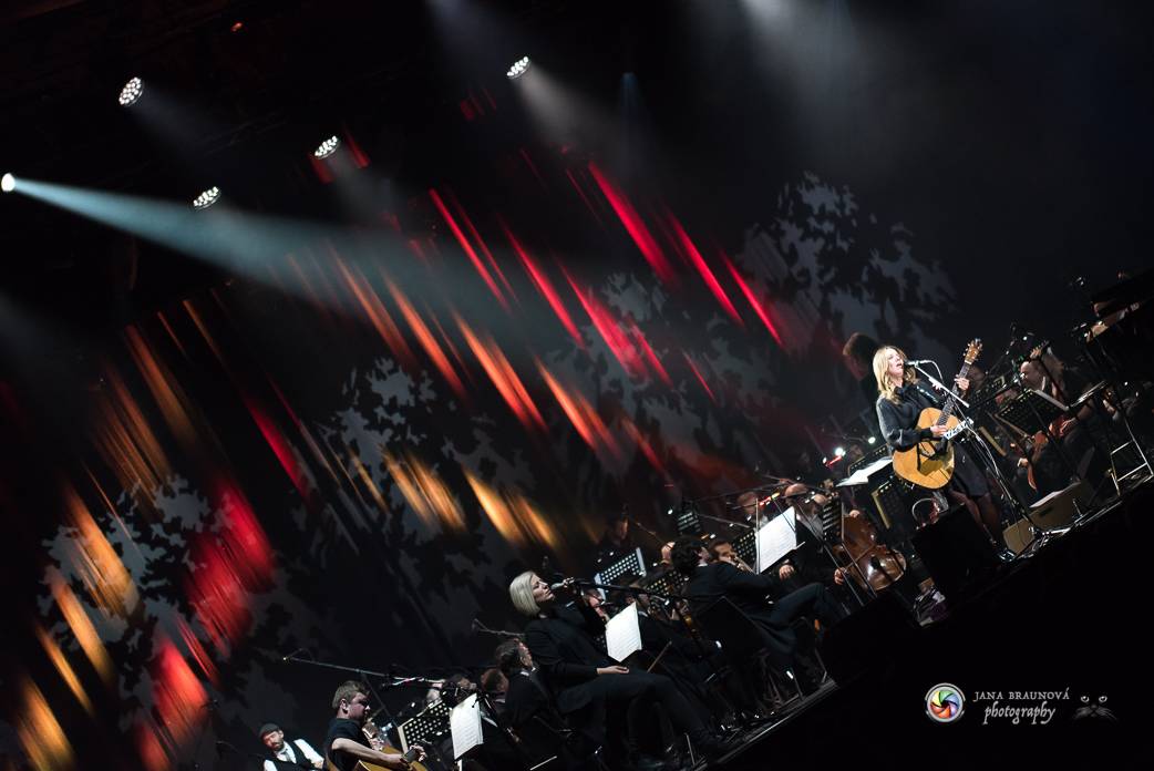 Aneta Langerová se Symfonickým orchestrem Českého rozhlasu rozněžnila Forum Karlín 