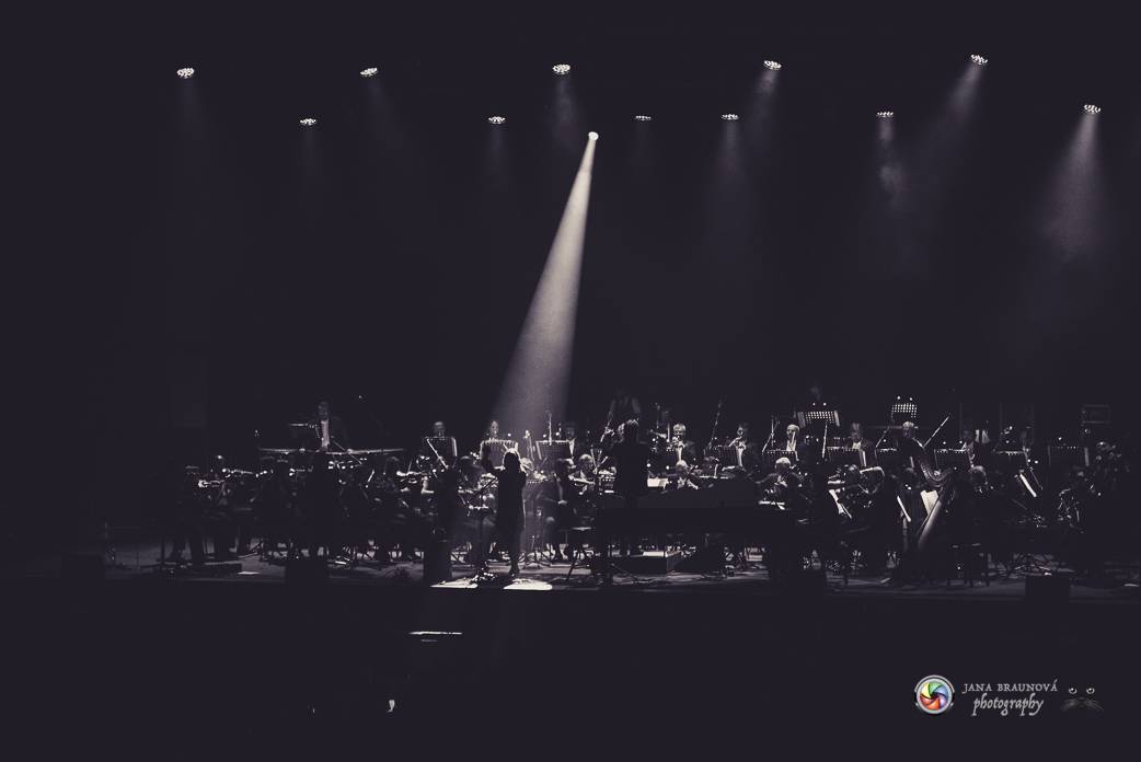 Aneta Langerová se Symfonickým orchestrem Českého rozhlasu rozněžnila Forum Karlín 