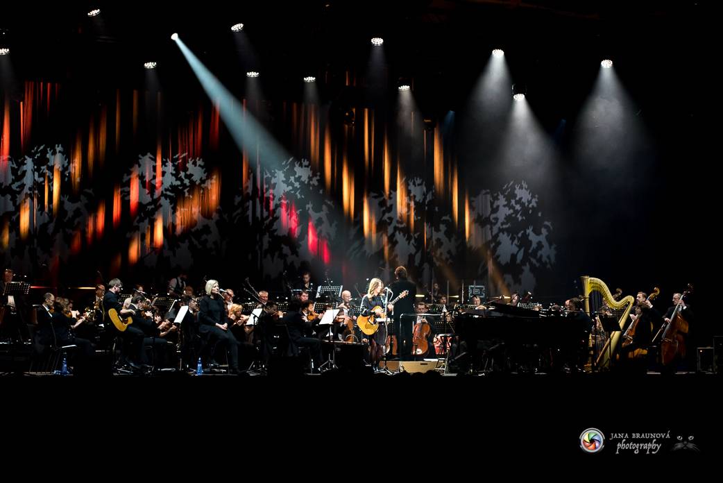 Aneta Langerová se Symfonickým orchestrem Českého rozhlasu rozněžnila Forum Karlín 