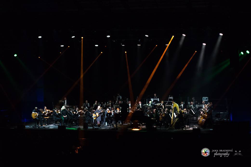 Aneta Langerová se Symfonickým orchestrem Českého rozhlasu rozněžnila Forum Karlín 