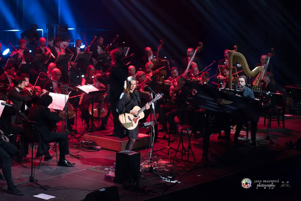 Aneta Langerová se Symfonickým orchestrem Českého rozhlasu rozněžnila Forum Karlín 