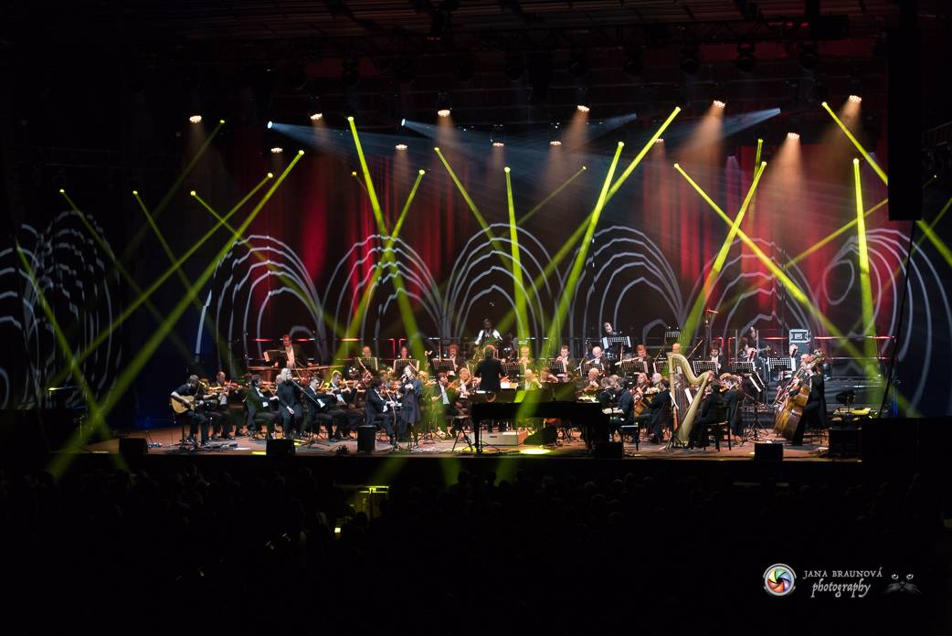 Aneta Langerová se Symfonickým orchestrem Českého rozhlasu rozněžnila Forum Karlín 