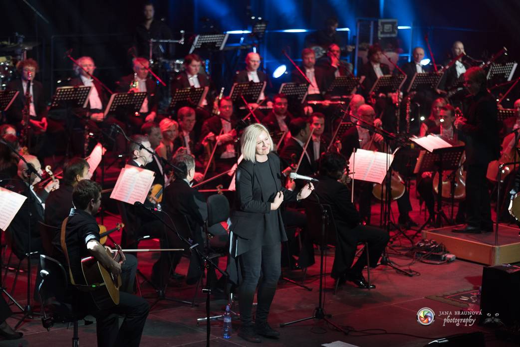 Aneta Langerová se Symfonickým orchestrem Českého rozhlasu rozněžnila Forum Karlín 
