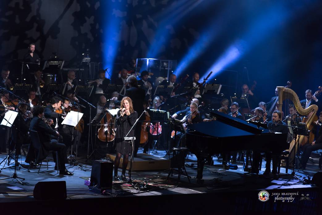 Aneta Langerová se Symfonickým orchestrem Českého rozhlasu rozněžnila Forum Karlín 