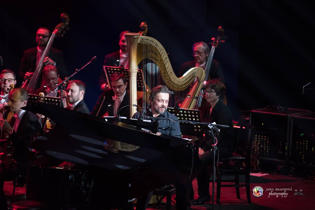 Aneta Langerová se Symfonickým orchestrem Českého rozhlasu rozněžnila Forum Karlín 