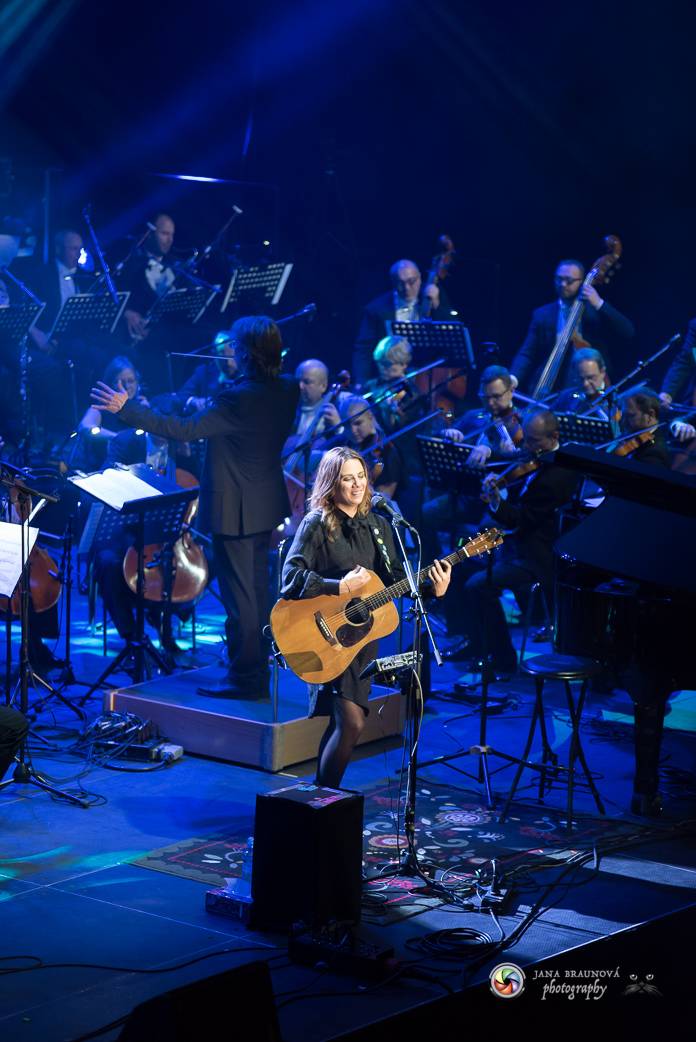 Aneta Langerová se Symfonickým orchestrem Českého rozhlasu rozněžnila Forum Karlín 