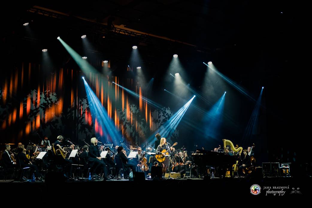 Aneta Langerová se Symfonickým orchestrem Českého rozhlasu rozněžnila Forum Karlín 