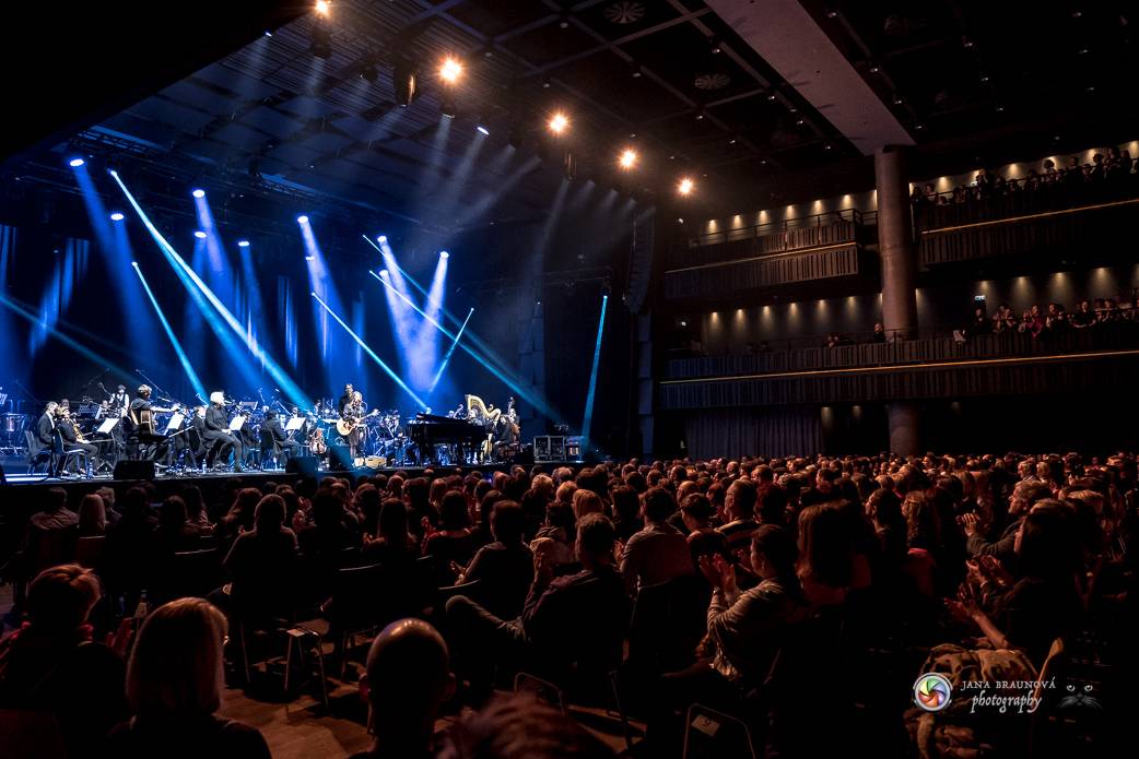 Aneta Langerová se Symfonickým orchestrem Českého rozhlasu rozněžnila Forum Karlín 