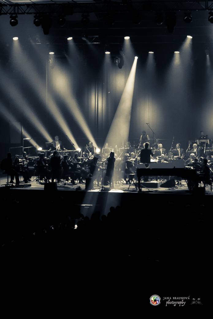 Aneta Langerová se Symfonickým orchestrem Českého rozhlasu rozněžnila Forum Karlín 