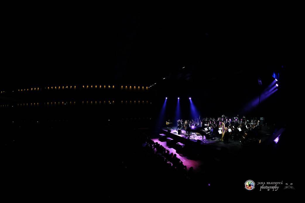 Aneta Langerová se Symfonickým orchestrem Českého rozhlasu rozněžnila Forum Karlín 