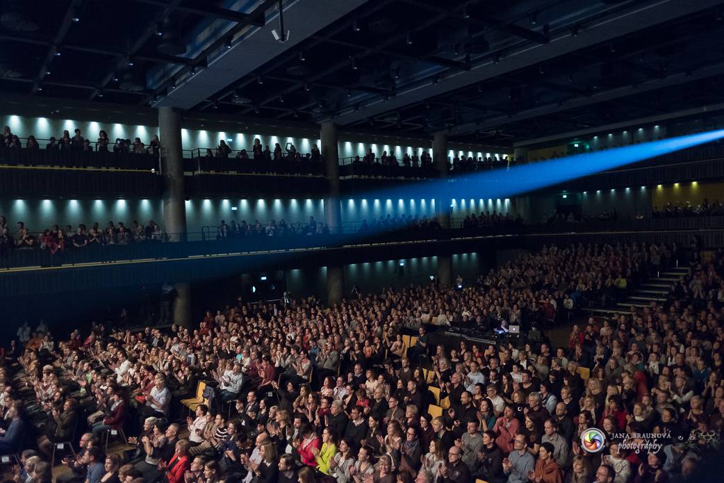Aneta Langerová se Symfonickým orchestrem Českého rozhlasu rozněžnila Forum Karlín 