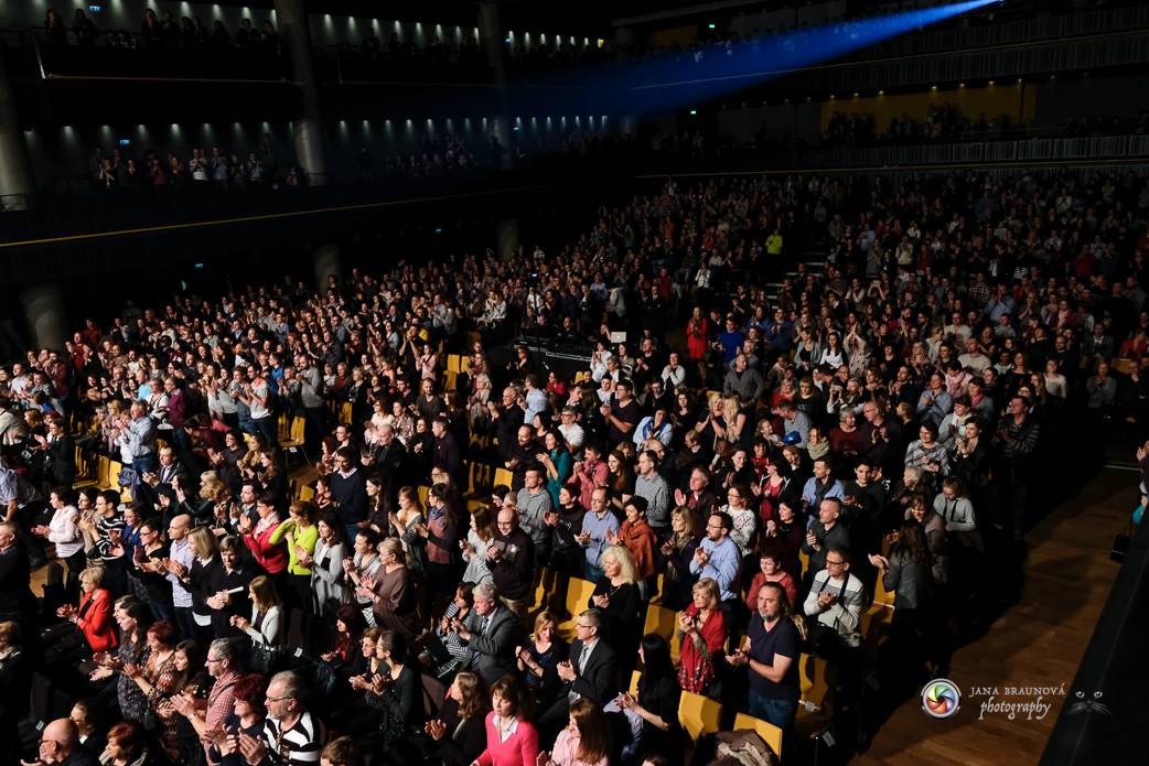 Aneta Langerová se Symfonickým orchestrem Českého rozhlasu rozněžnila Forum Karlín 