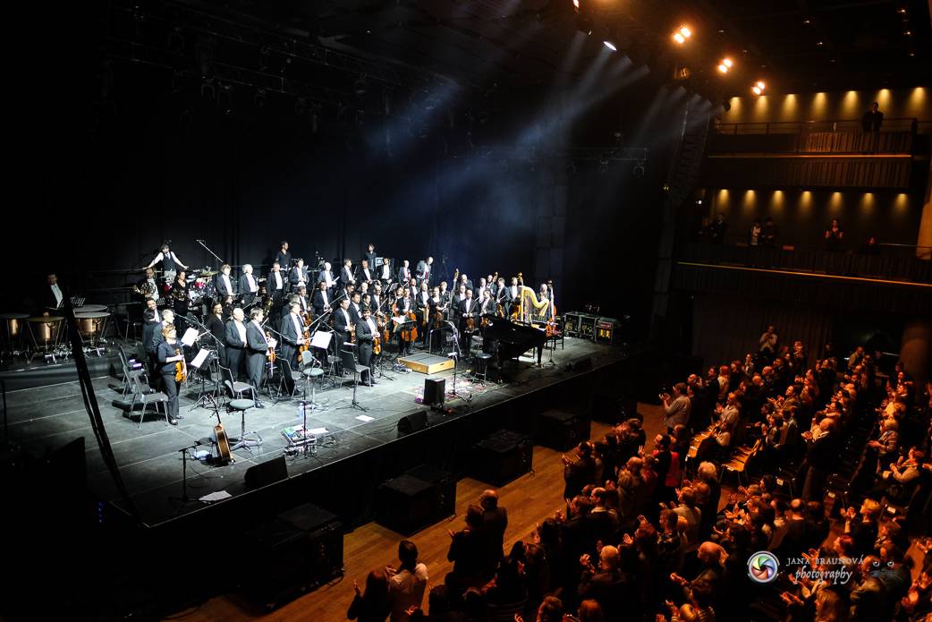 Aneta Langerová se Symfonickým orchestrem Českého rozhlasu rozněžnila Forum Karlín 