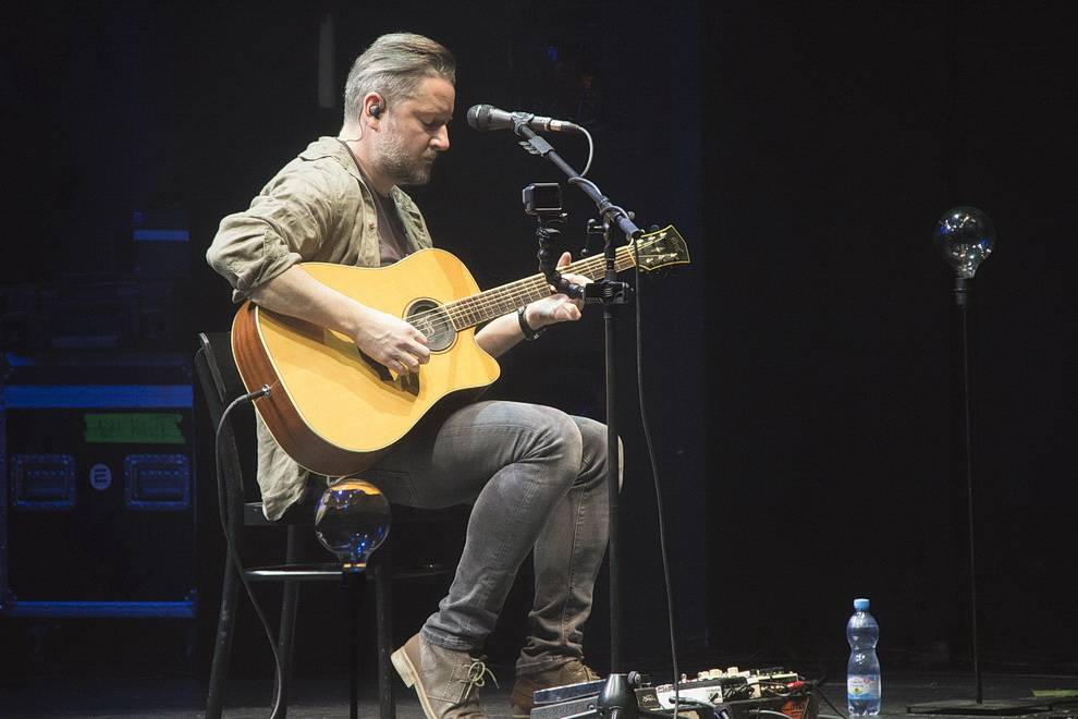 David Koller potěšil před Vánoci pražské fanoušky akustickým koncertem