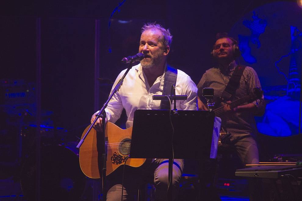 David Koller potěšil před Vánoci pražské fanoušky akustickým koncertem