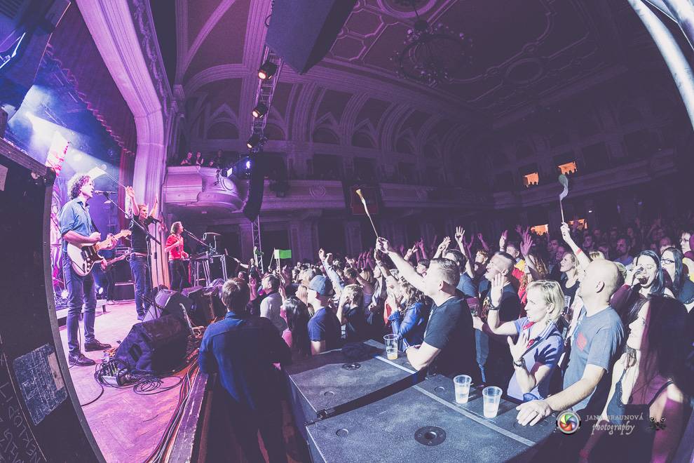 Jiří Macháček opět končil s hulením. Mig 21 ve vyprodaném Pekle v Plzni předvedli další nezapomenutelný koncert