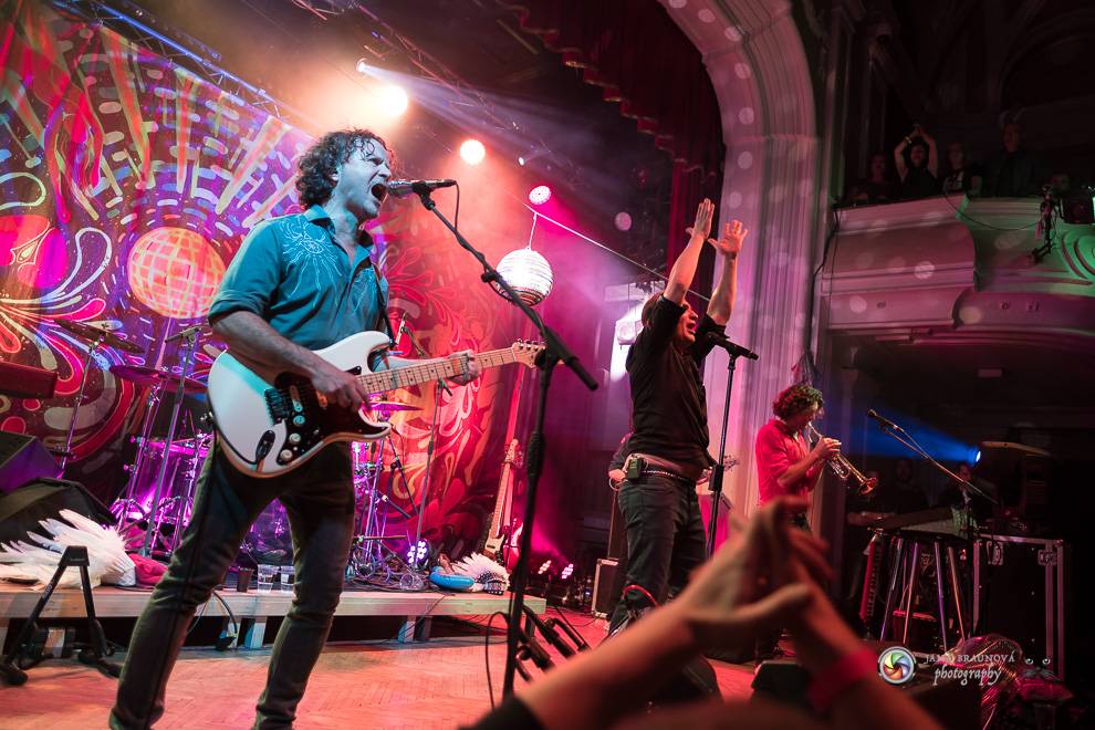 Jiří Macháček opět končil s hulením. Mig 21 ve vyprodaném Pekle v Plzni předvedli další nezapomenutelný koncert