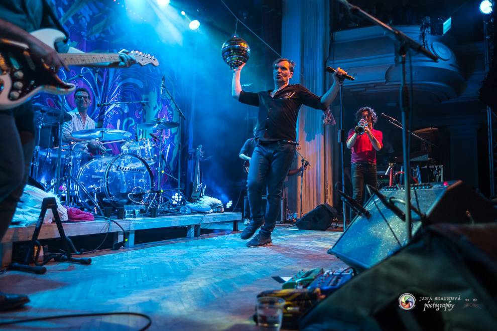 Jiří Macháček opět končil s hulením. Mig 21 ve vyprodaném Pekle v Plzni předvedli další nezapomenutelný koncert