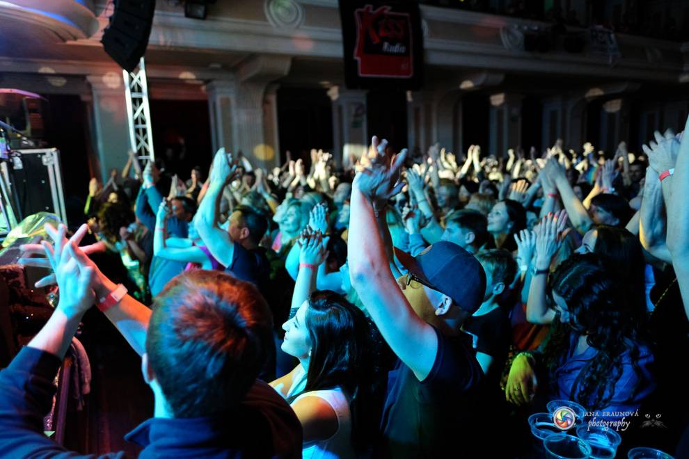 Jiří Macháček opět končil s hulením. Mig 21 ve vyprodaném Pekle v Plzni předvedli další nezapomenutelný koncert