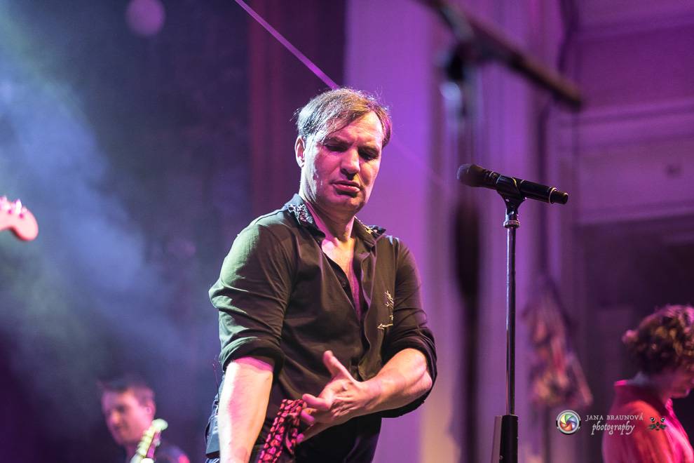 Jiří Macháček opět končil s hulením. Mig 21 ve vyprodaném Pekle v Plzni předvedli další nezapomenutelný koncert