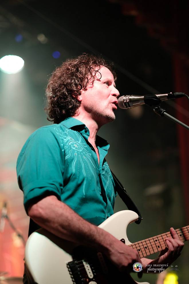 Jiří Macháček opět končil s hulením. Mig 21 ve vyprodaném Pekle v Plzni předvedli další nezapomenutelný koncert