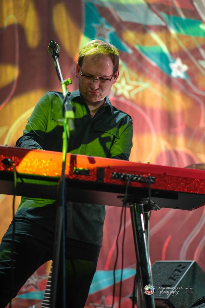 Jiří Macháček opět končil s hulením. Mig 21 ve vyprodaném Pekle v Plzni předvedli další nezapomenutelný koncert