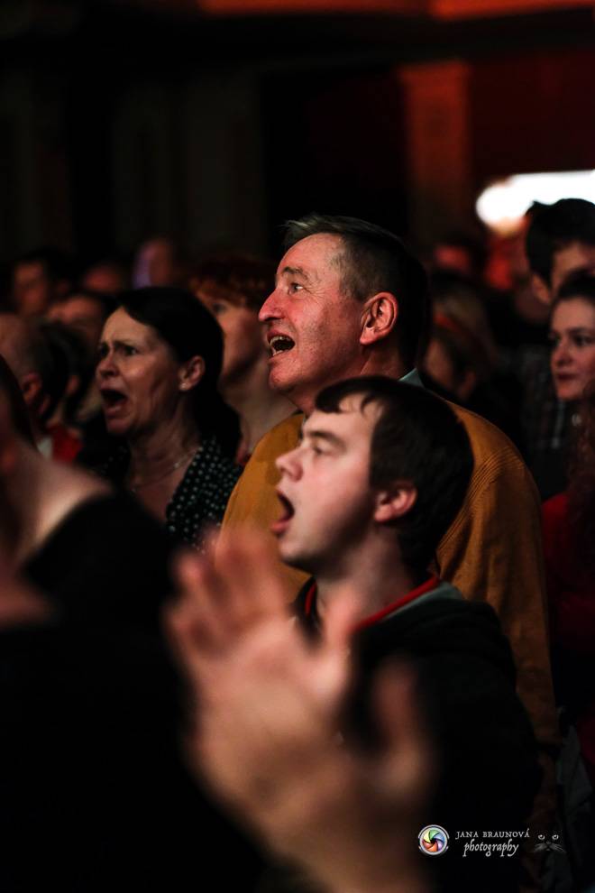 Jiří Macháček opět končil s hulením. Mig 21 ve vyprodaném Pekle v Plzni předvedli další nezapomenutelný koncert